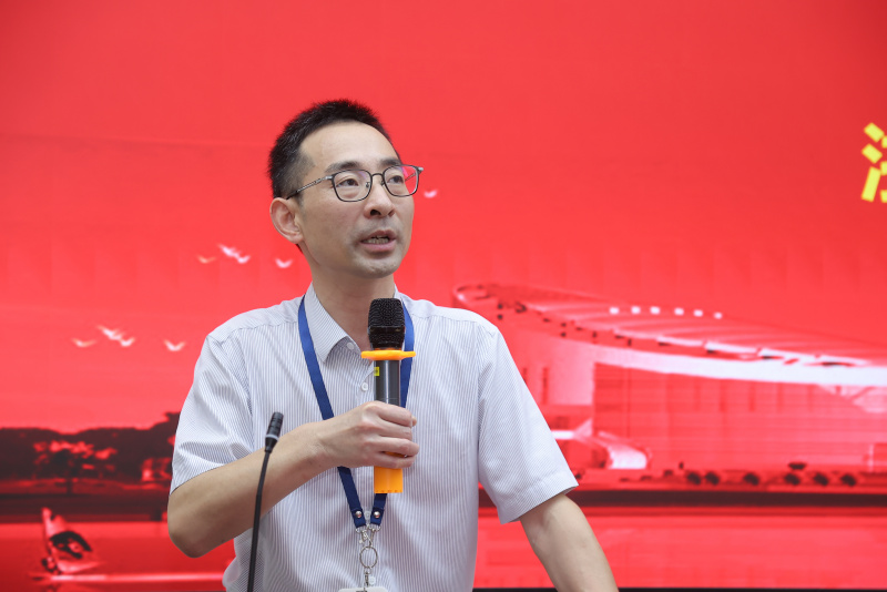 浙江新利luck18首期“新利luck18俊才”中层管理干部培训班正式开班 浙江大学经济学院副院长朱希伟.jpg