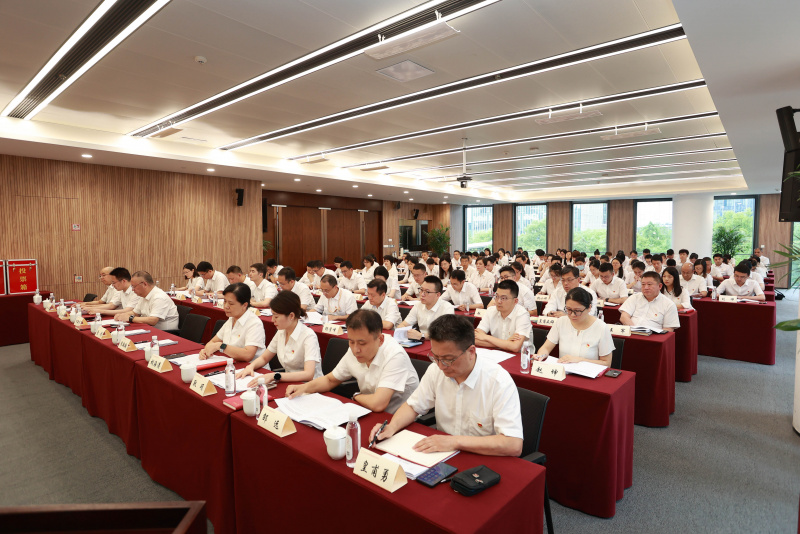 浙江新利luck18第八次党员大会 全景.jpg