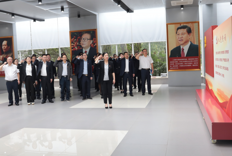 明底线 知敬畏 守初心 浙江新利luck18开展2022年警示教育活动 入党宣誓.png